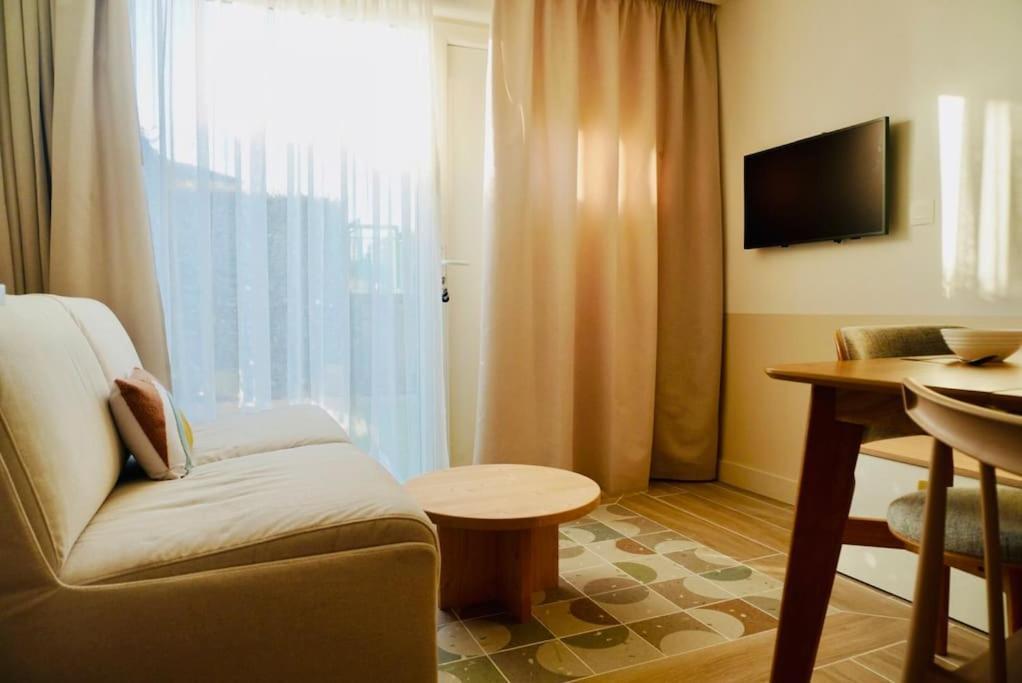 Le Bel Iris - Acces Direct Plage Apartment Chatelaillon-Plage Bagian luar foto